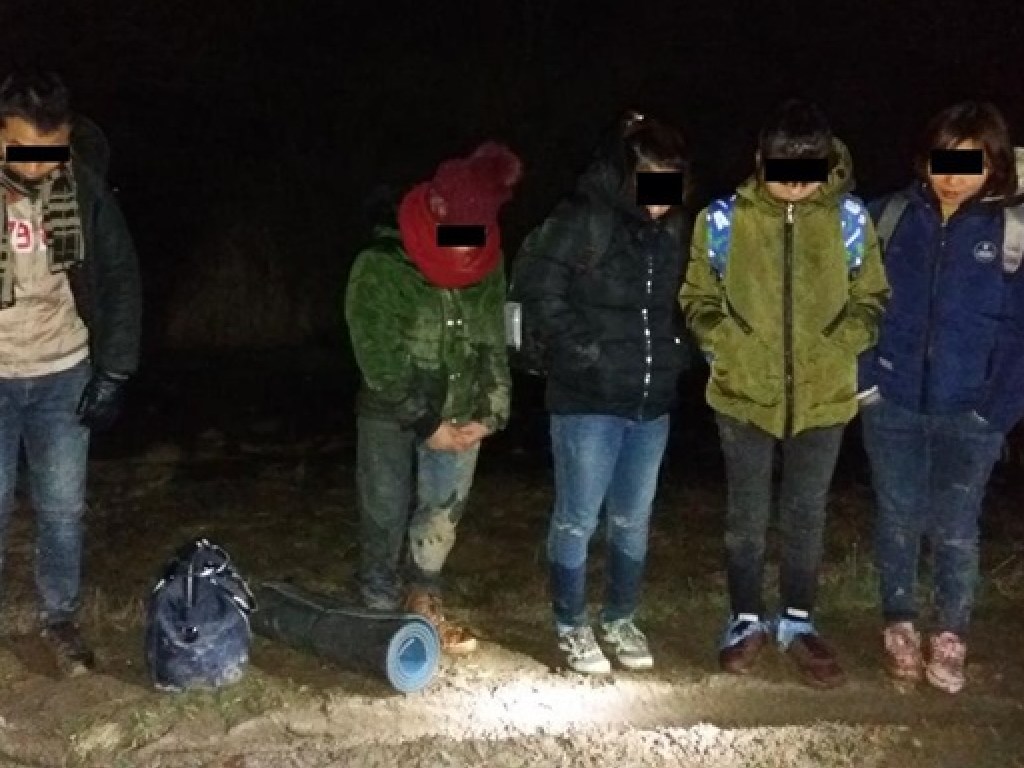 На границе с Венгрией задержали шестерых нелегалов из Вьетнама (ФОТО)