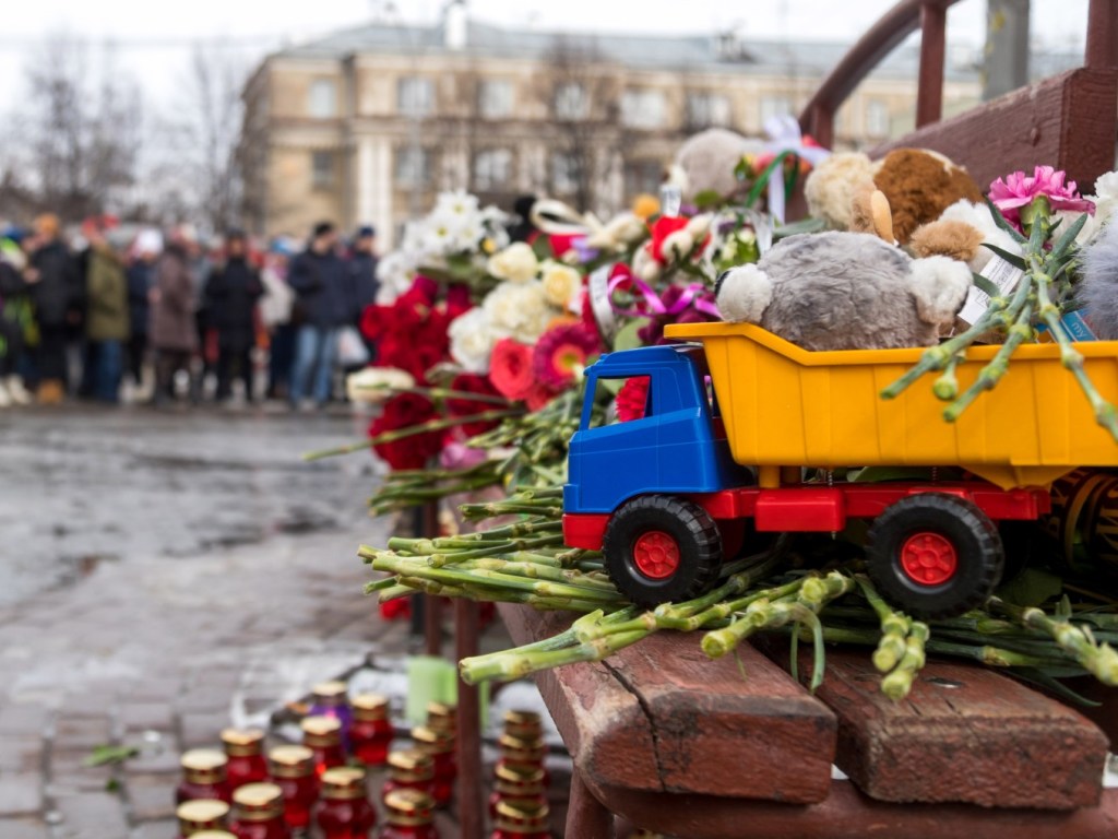 Пожар в ТЦ в Кемерово: опознаны 27 тел погибших