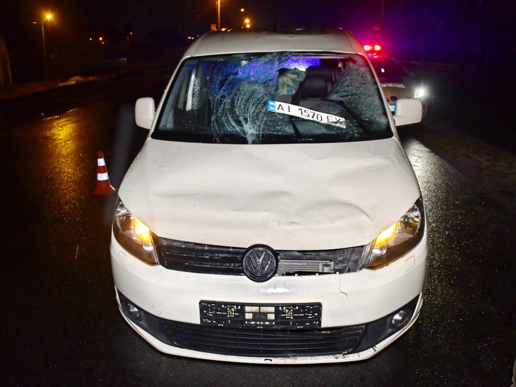 В Киеве на Окружной дороге Volkswagen насмерть сбил пешехода (ФОТО)
