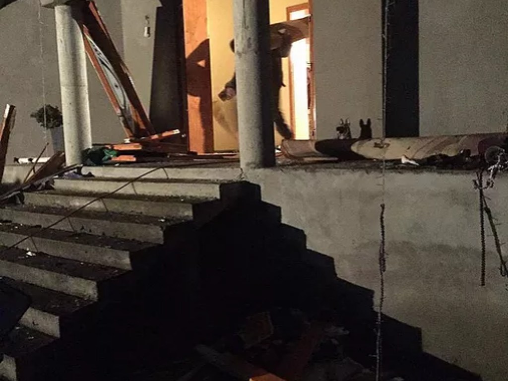 На Буковине в жилом доме произошел мощный взрыв (ФОТО)