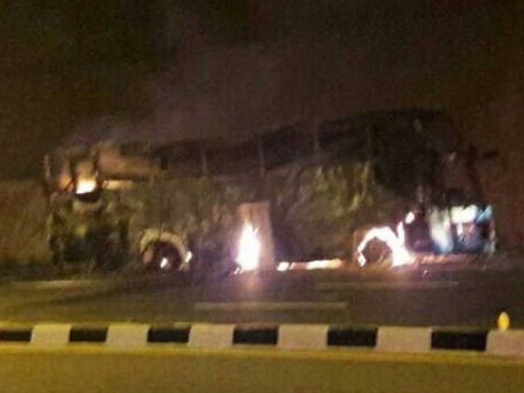В Таиланде 20 человек погибли в загоревшемся на ходу автобусе (ФОТО)