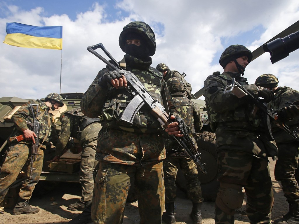 В зоне АТО погиб украинский военный, еще трое ранены &#8212; штаб