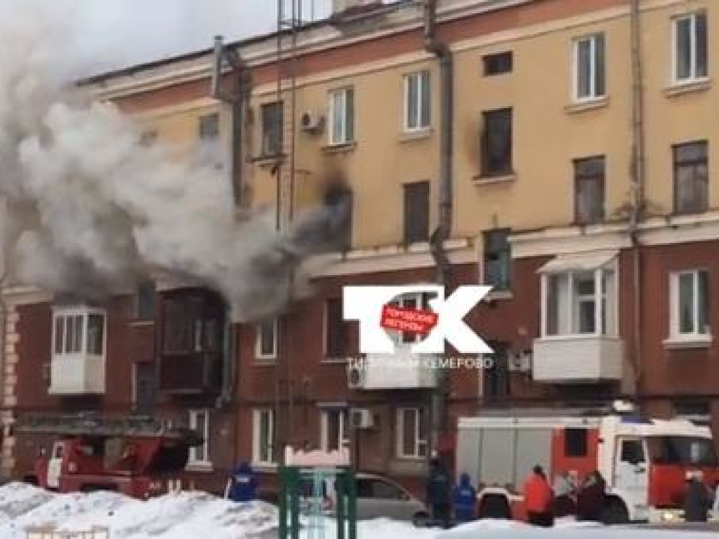 В Кемерово снова пожар: горит жилой дом (ФОТО)