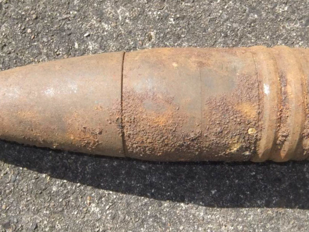 Во Львове во время ремонтных работ в жилом доме обнаружили противотанковый снаряд