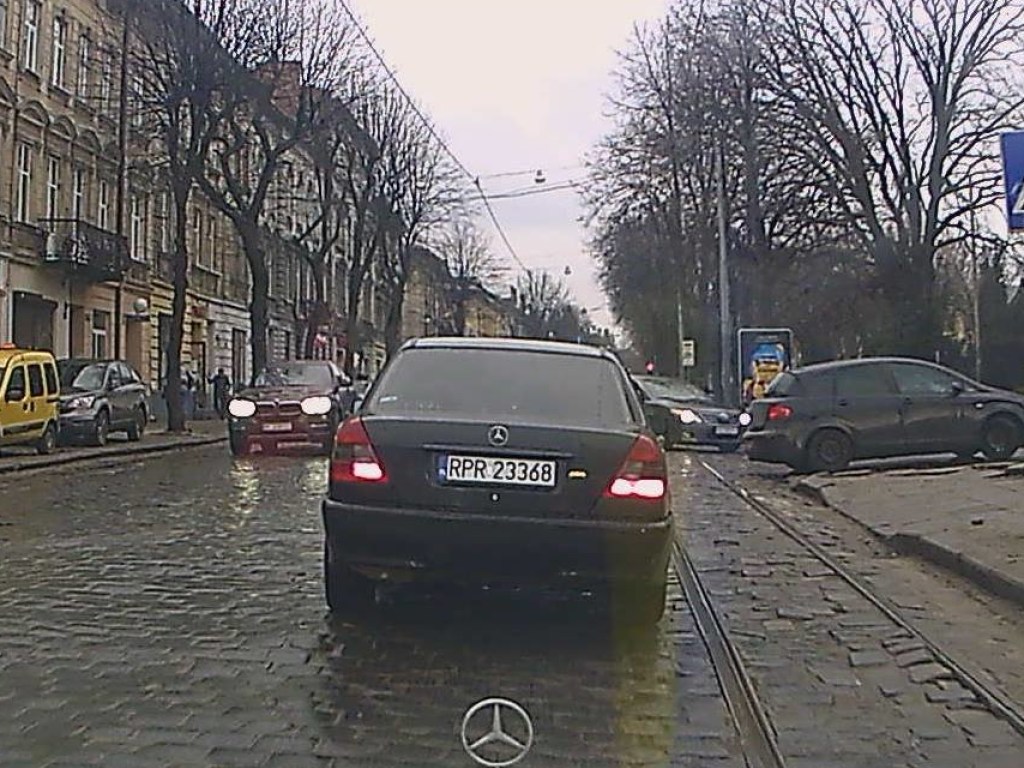В центре Львова водитель сбил пешехода на «зебре» (ФОТО)