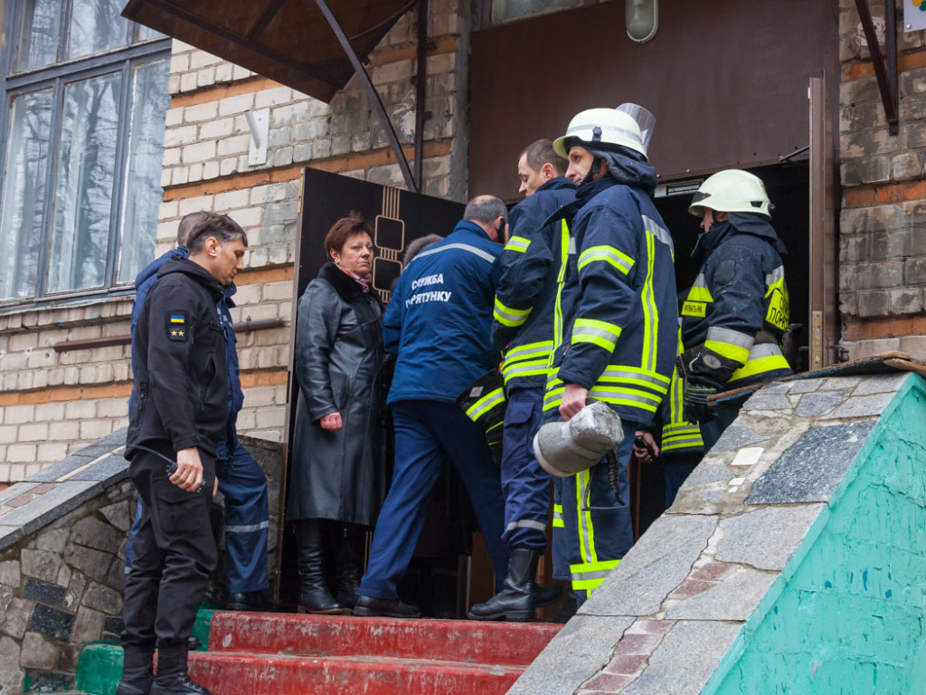Из-за замыкания проводки произошел пожар в школе Днепра (ФОТО)