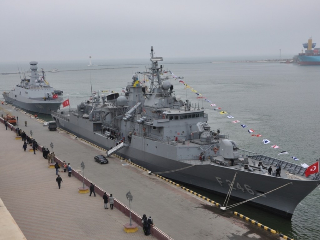 В порту Одессы пришвартовались два военных турецких корабля (ФОТО)