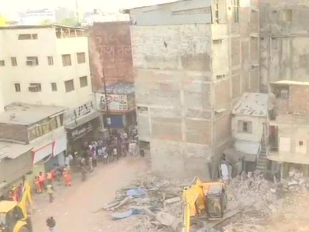 В Индии обрушилась гостиница: погибли 10 человек (ФОТО)