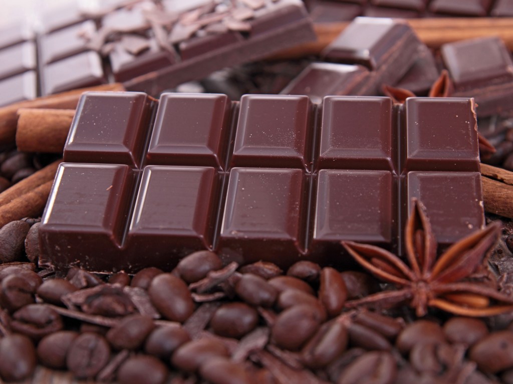 Вечернее употребление шоколада мешает полноценно погрузиться в сон &#8212; врач