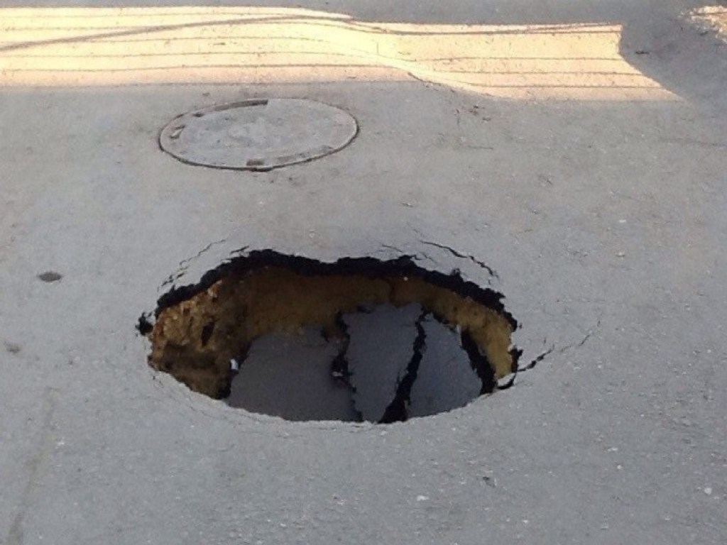 В Ивано-Франковске не могут начать ремонт дороги из-за отсутствия асфальта