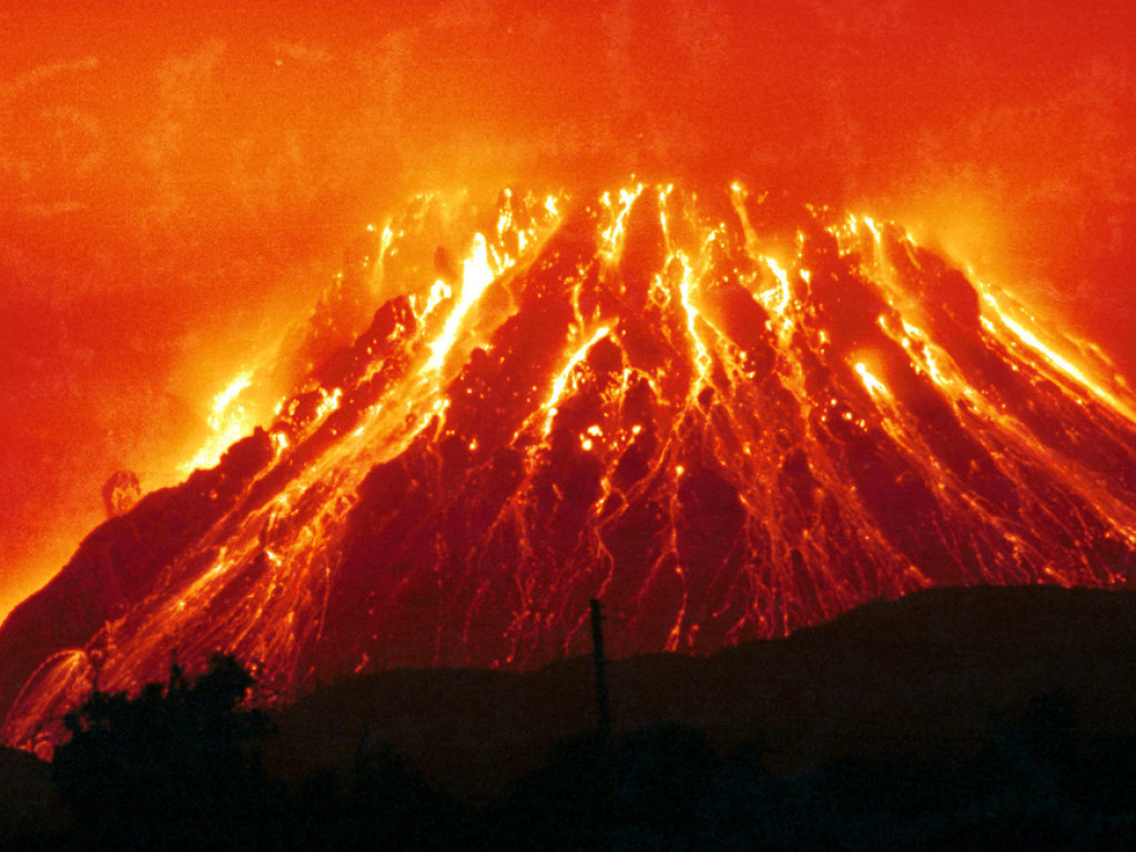 Гавайи всколыхнул самый опасный вулкан на Земле (ВИДЕО)