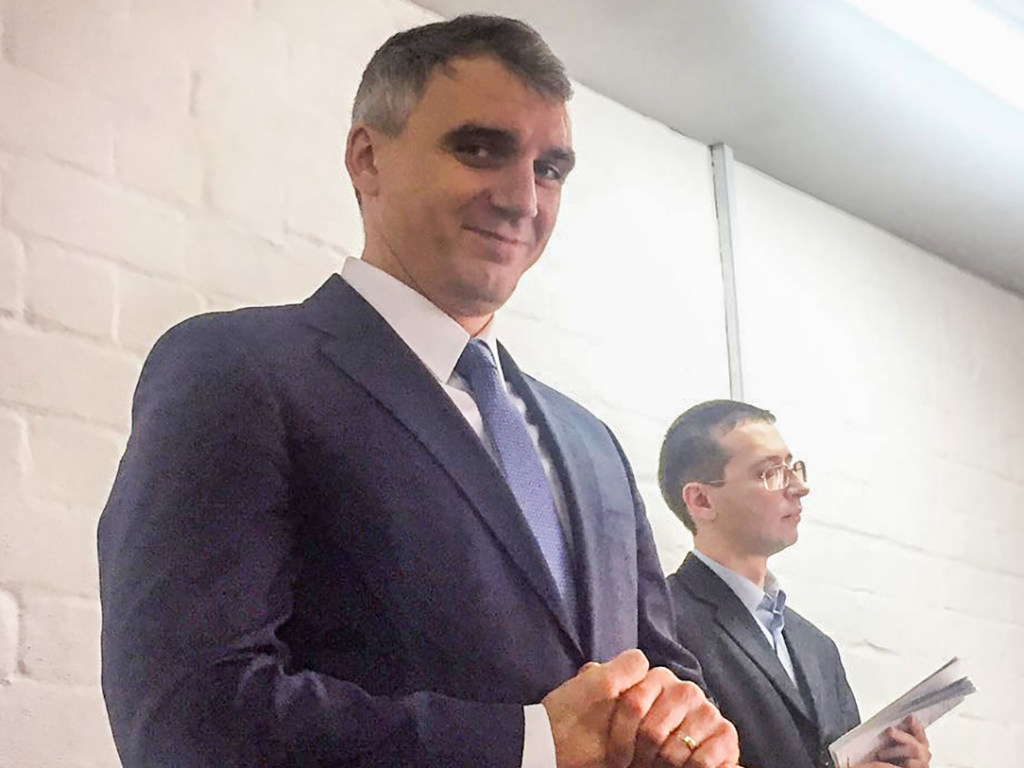 Суд постановил немедленно восстановить Сенкевича в должности мэра Николаева