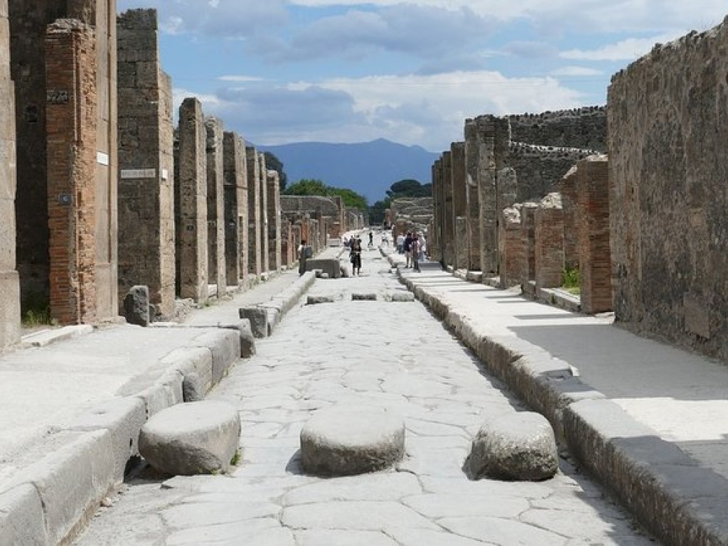 Археологи нашли уникальную дорогу, построенную 2000 лет назад (ФОТО)
