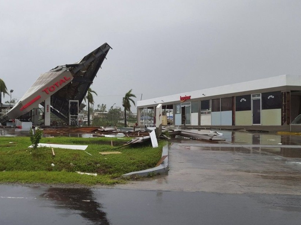 На Фиджи обрушился ураган: есть погибшие, начата эвакуация (ФОТО)