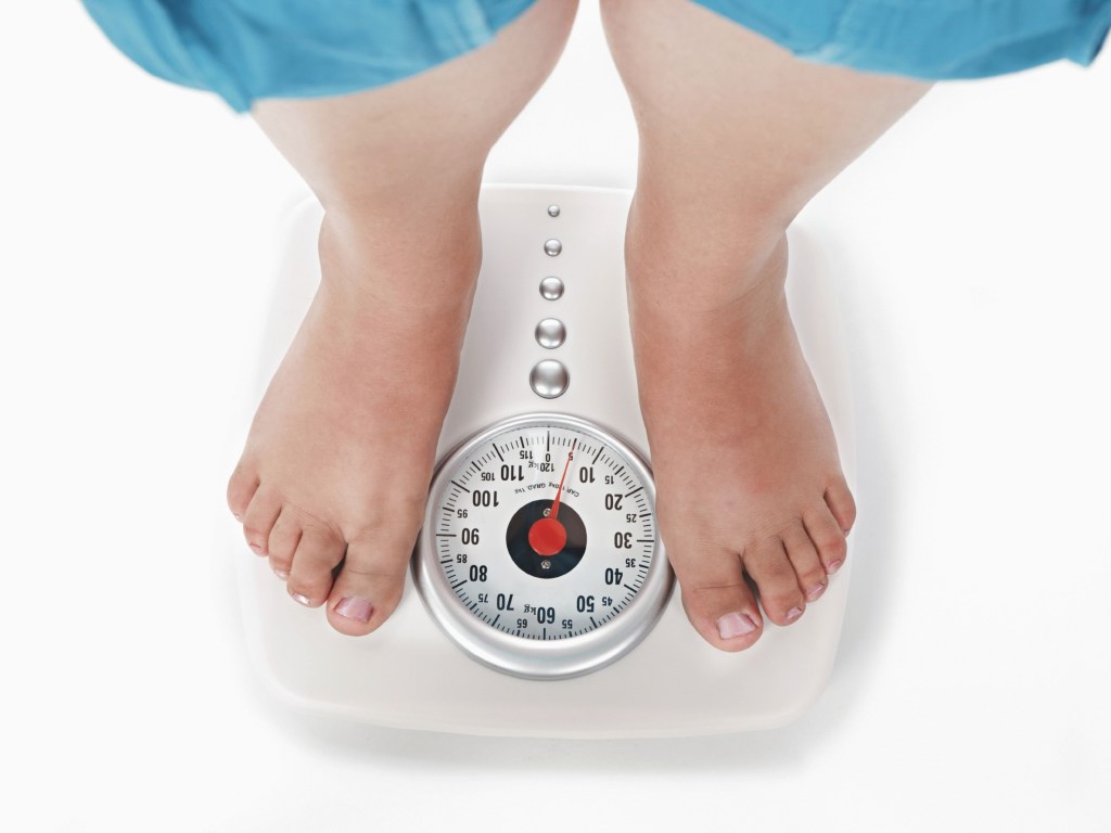 Диетолог: спровоцировать лишний вес может не только переедание, но стрессы
