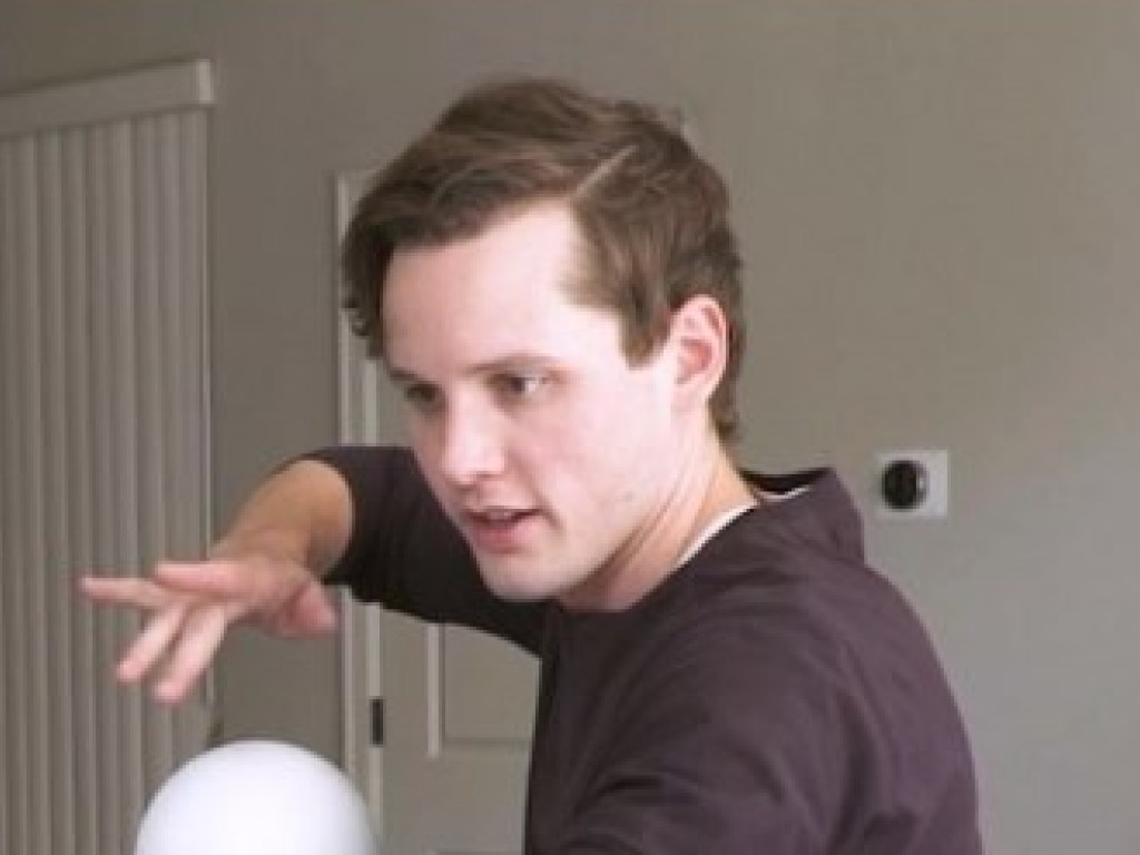 Фокусник из США удивил оригинальным трюком с шариком для пинг-понга (ФОТО)