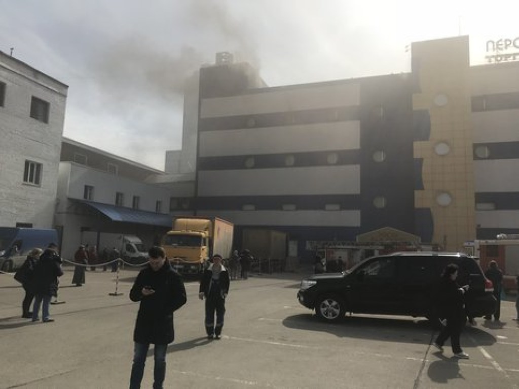 В Москве горел торговый центр «Персей для детей», погиб сотрудник, пострадали шесть пожарных (ФОТО, ВИДЕО)
