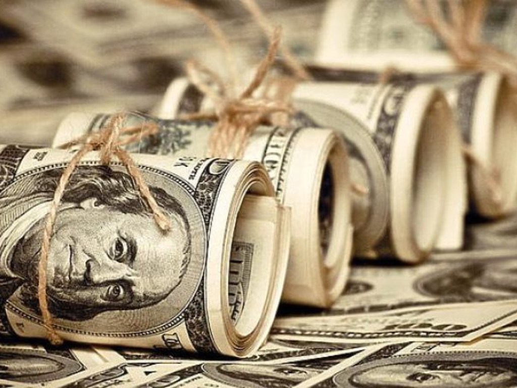 Украинцы в марте продали валюты на 105 миллионов долларов больше, чем купили