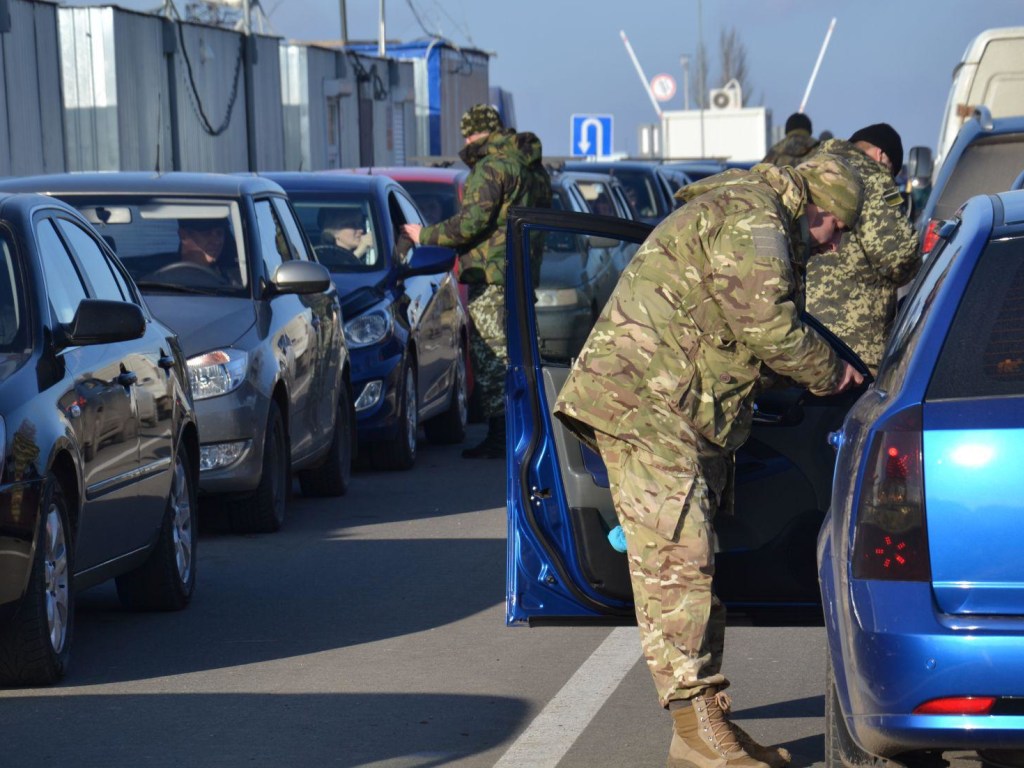 На КПВВ на Донбассе в очередях стоят 250 автомобилей &#8212; ГПСУ