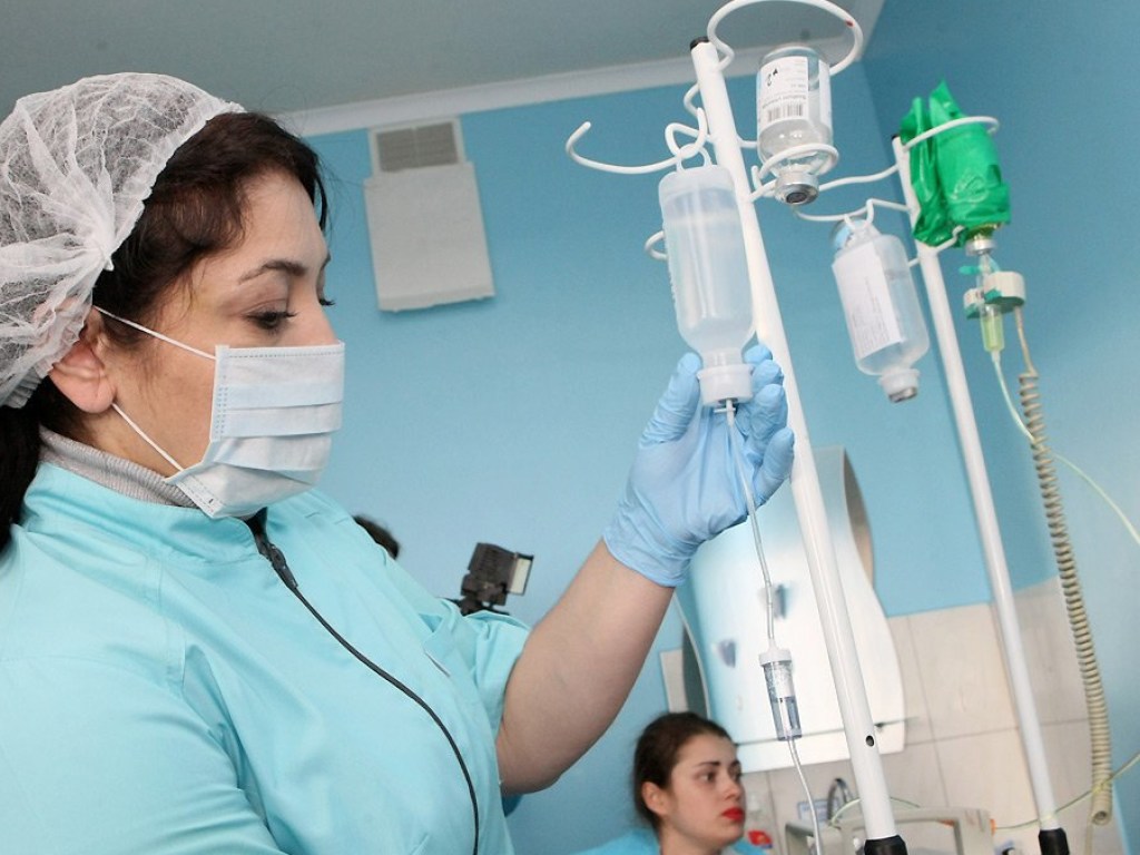 Медицинских работников в Украине не уважает ни государство, ни пациенты – эксперт