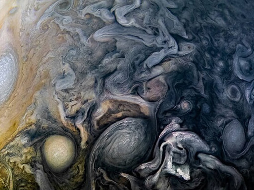 NASA показало уникальные фото северного полушария Юпитера