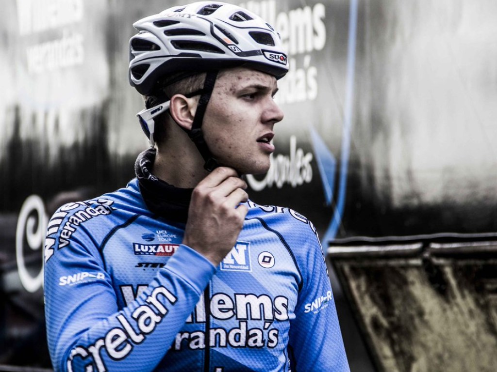 23-летний велогонщик скончался после падения в гонке «Париж – Рубэ»