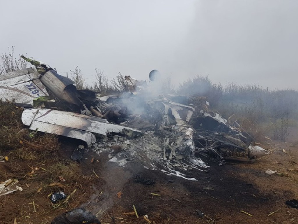 В Аргентине рухнул легкомоторный самолет, 5 человек погибли (ФОТО)