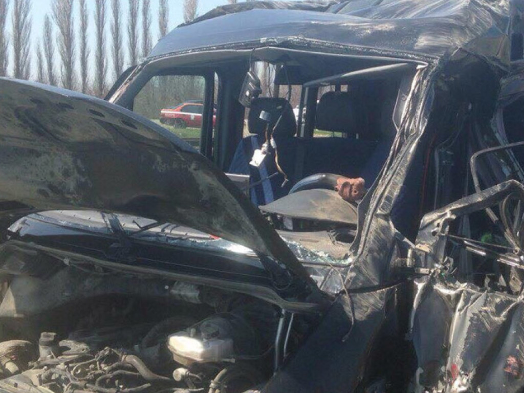 ДТП с электричкой и маршруткой в Крыму: среди жертв оказались украинцы