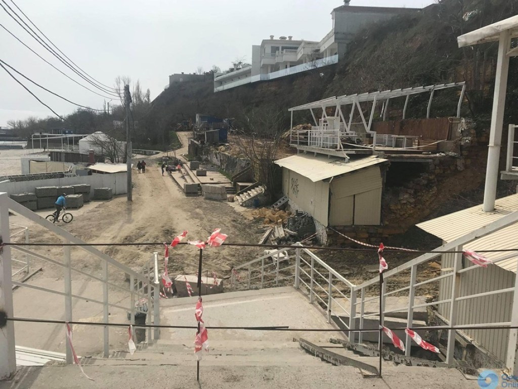 В Одессе обрушилась терраса ресторана (ФОТО, ВИДЕО)