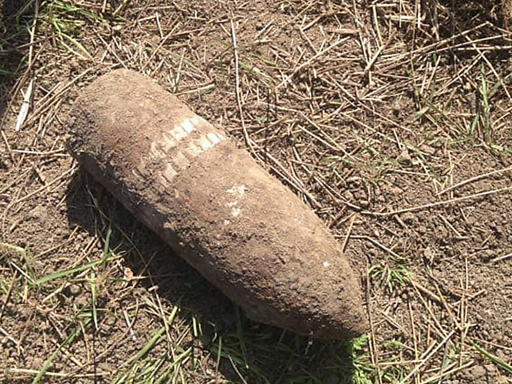 В Николаевской области местный житель нашел в огороде два снаряда (ФОТО)