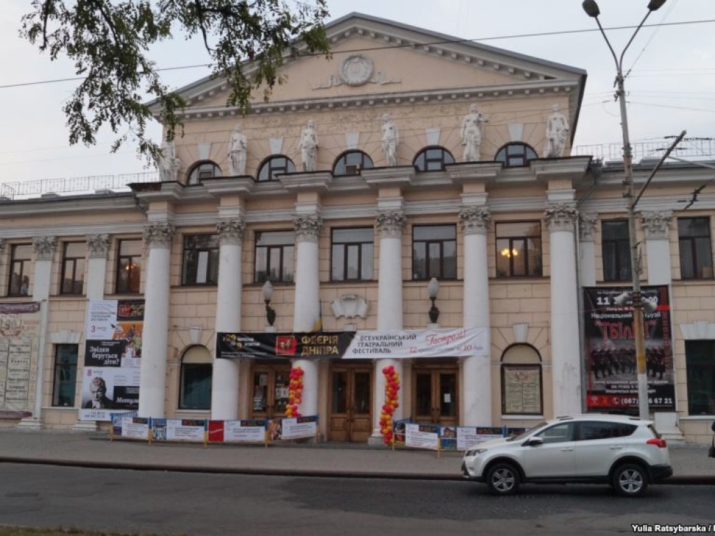 В Днепре театр отменил русскоязычный спектакль, чтобы не раздражать «Правый сектор»
