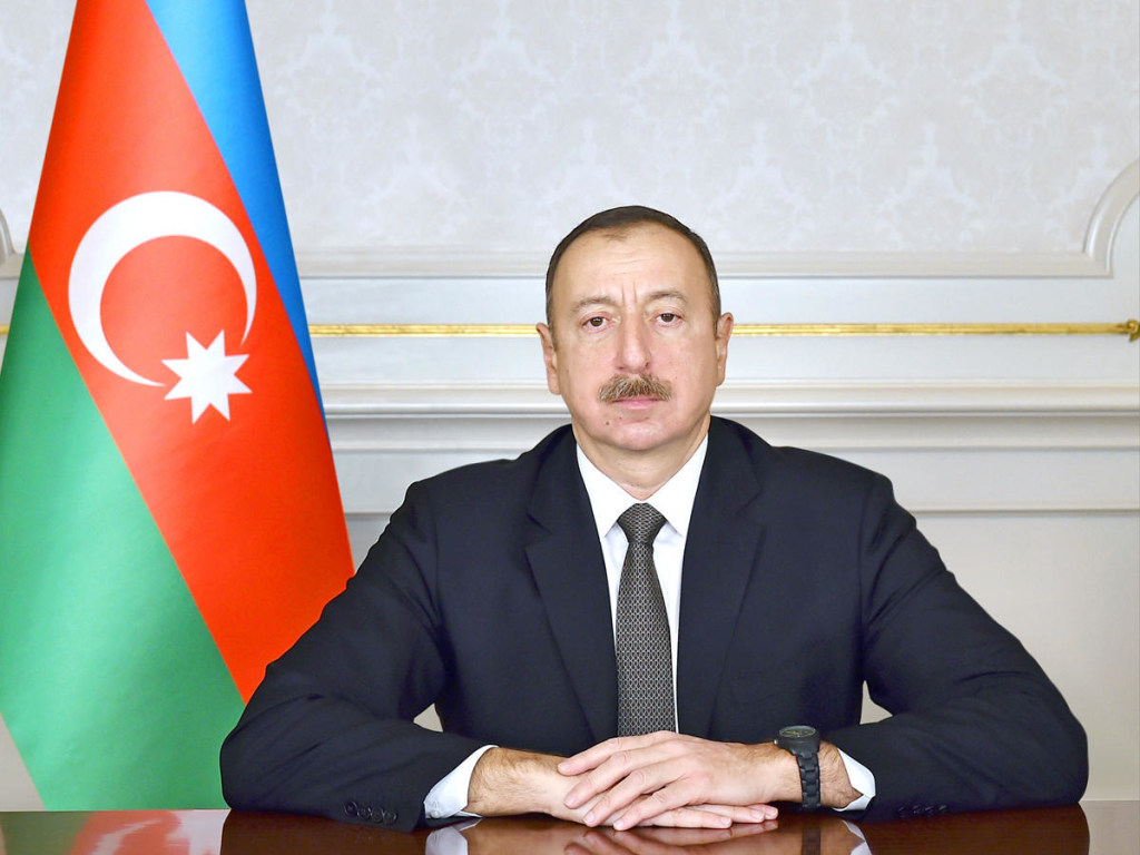 Президента Азербайджана Алиева досрочно переизбрали на четвертый срок