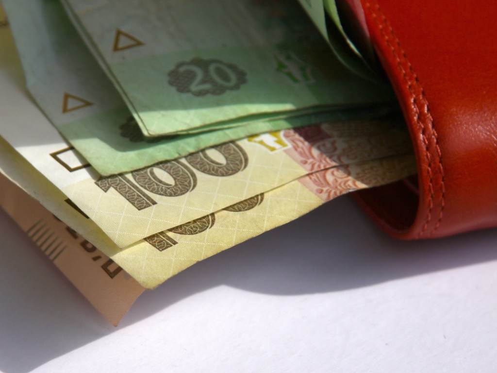 Минимальную зарплату до 6200 гривен поднимут специально перед выборами – экономист