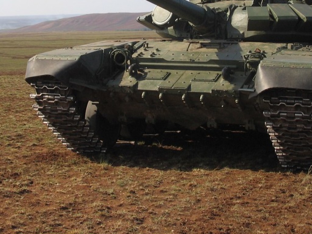 В России танк съехал в кювет и перевернулся (ВИДЕО)