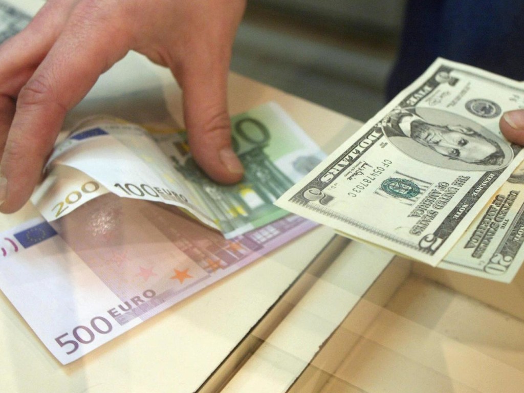 НБУ установил официальный курс на уровне 25,98 гривны за доллар
