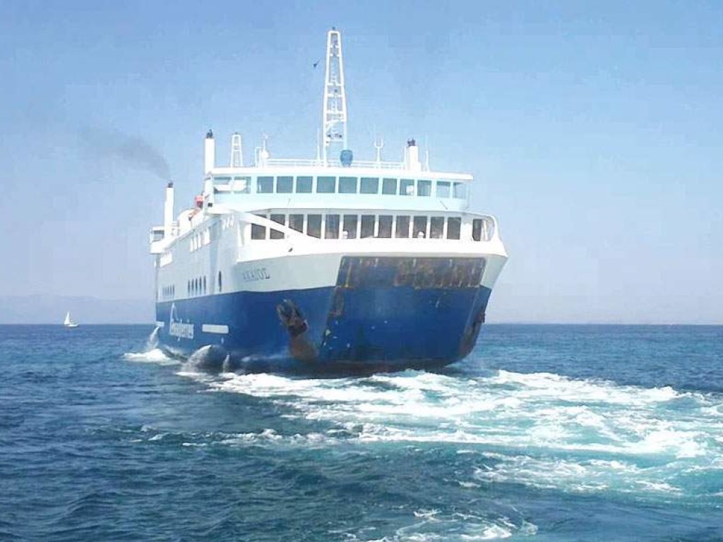 В Греции паром с 198 пассажирами врезался в причал, есть раненые