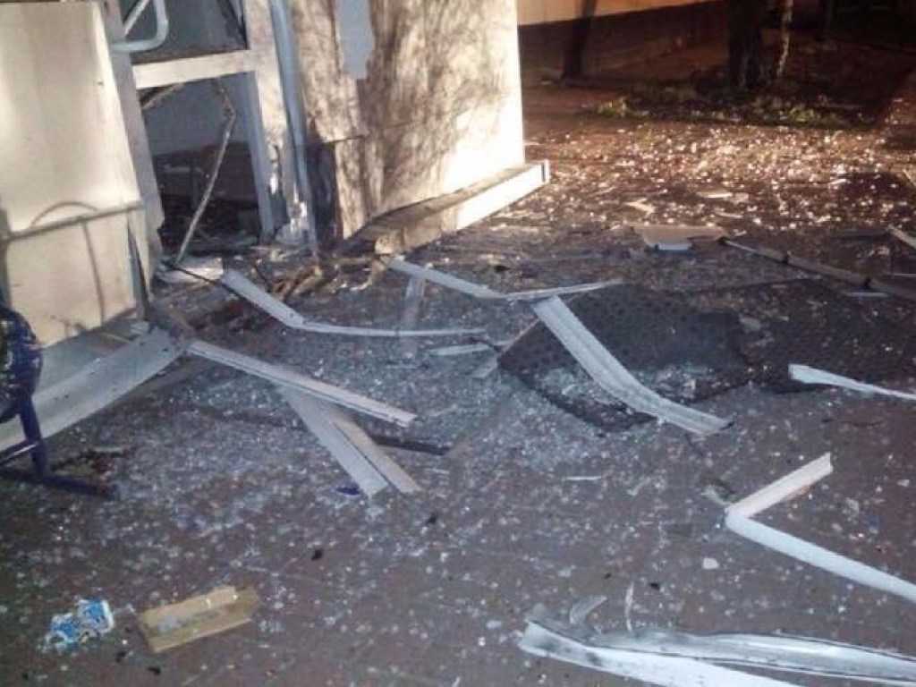 Взрыв у здания «Киевэнерго» расследуют как умышленное повреждение имущества (ФОТО)