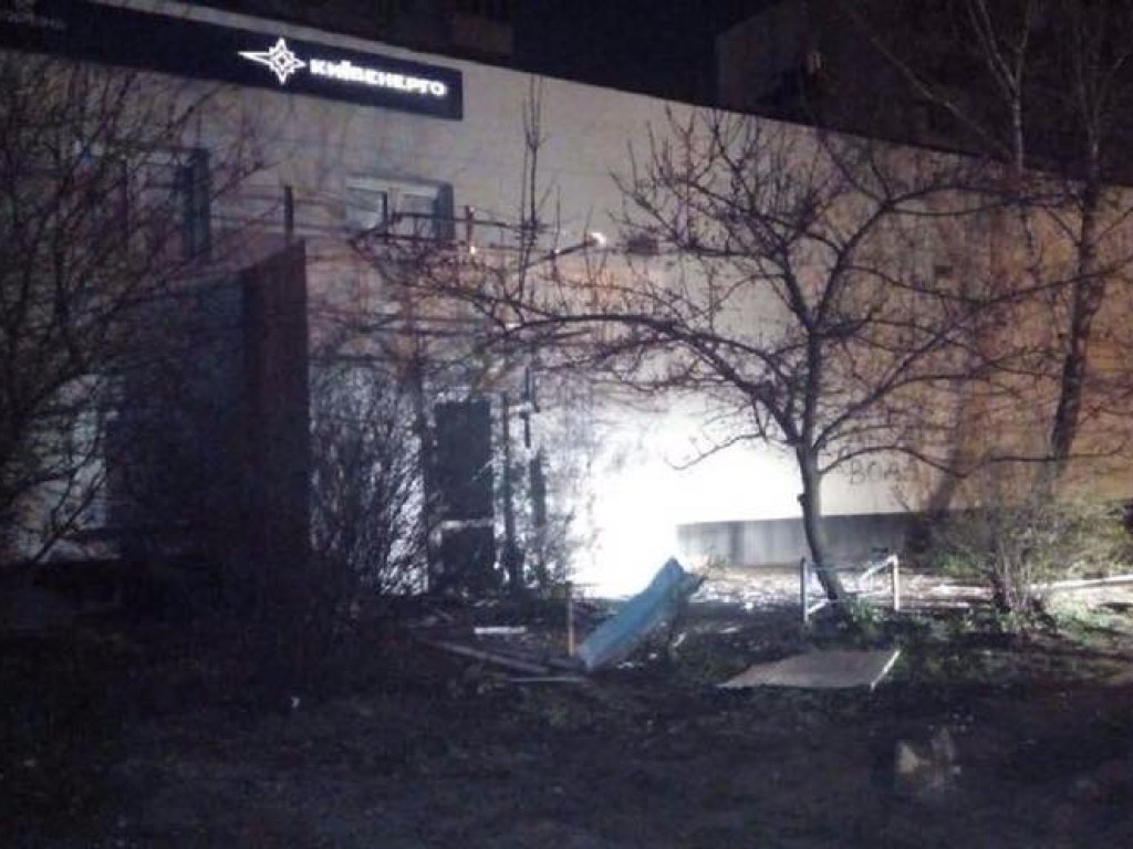 Вылетели двери и окна: В столице прогремел взрыв возле «Киевэнерго» (ФОТО)