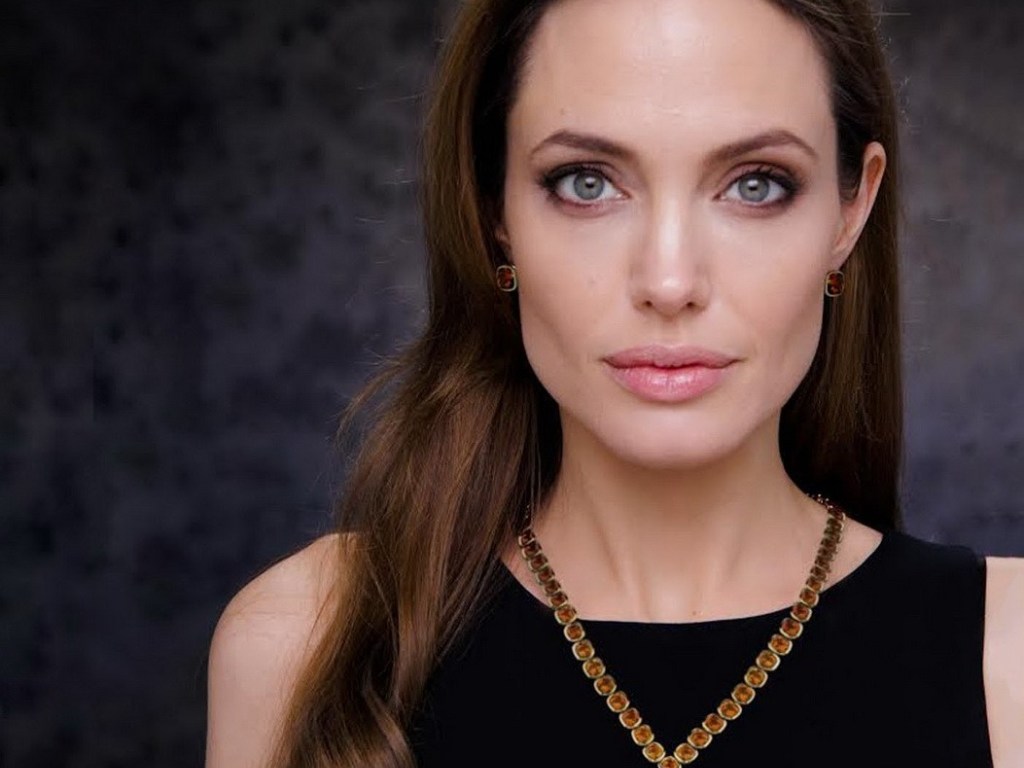 Найдена без сознания: Анджелину Джоли срочно госпитализировали