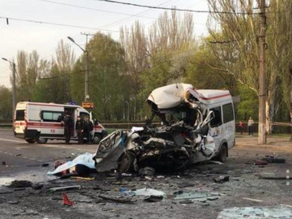 Страшное ДТП в Кривом Роге: столкнулись маршрутка, автобус и легковушка, погибли 8 человек (ФОТО)