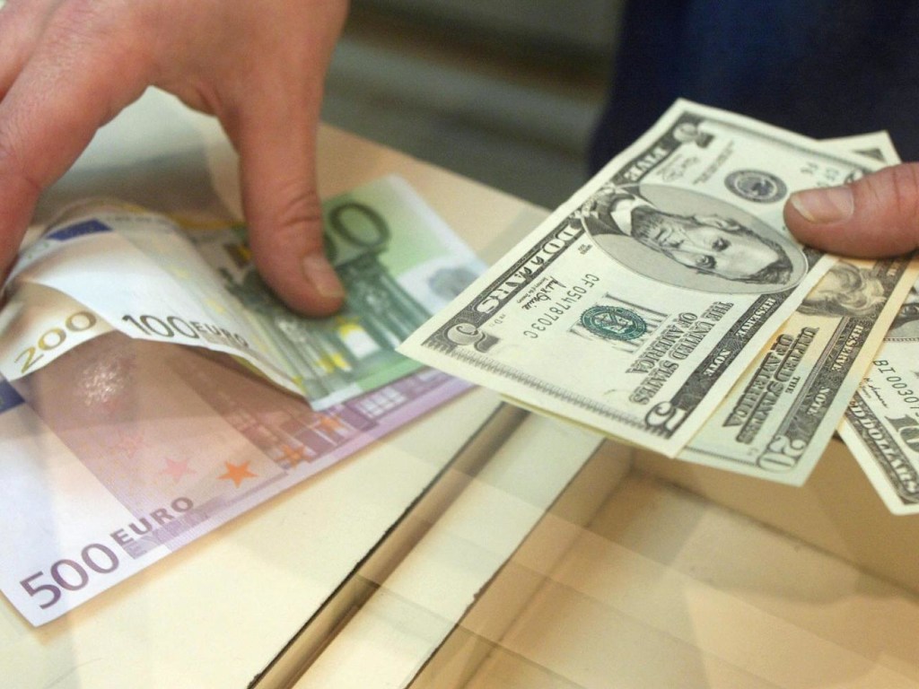 НБУ установил официальный курс на уровне 26,08 гривны за доллар