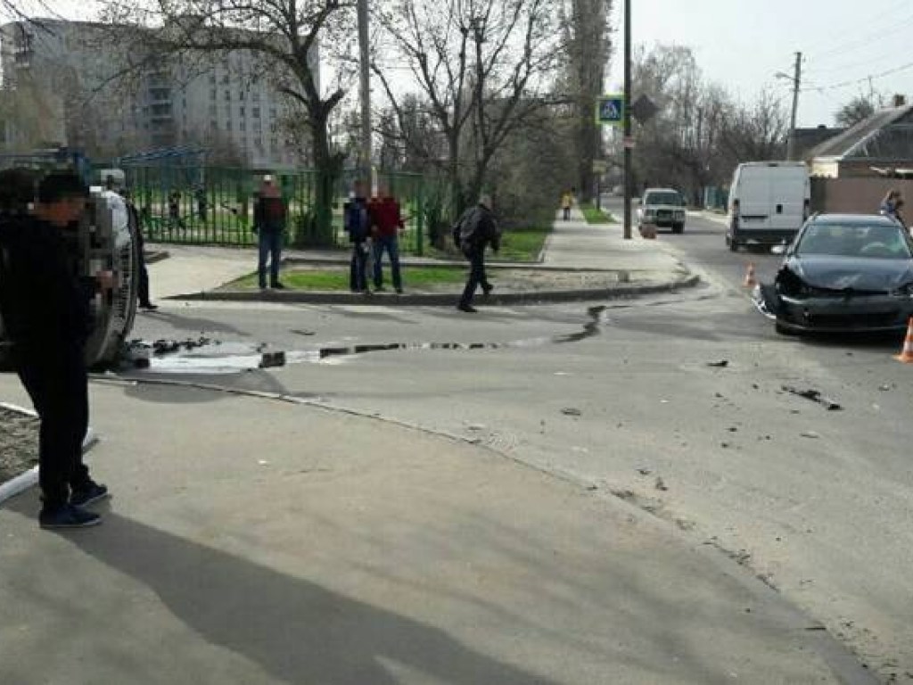 В Харькове столкнулись «Газель» и микроавтобус, пострадал пешеход (ФОТО)