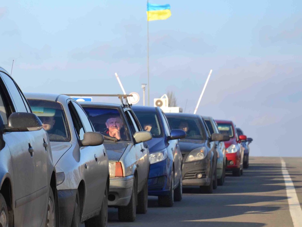 КПВВ на Донбассе за сутки пересекли почти 36 тысяч человек