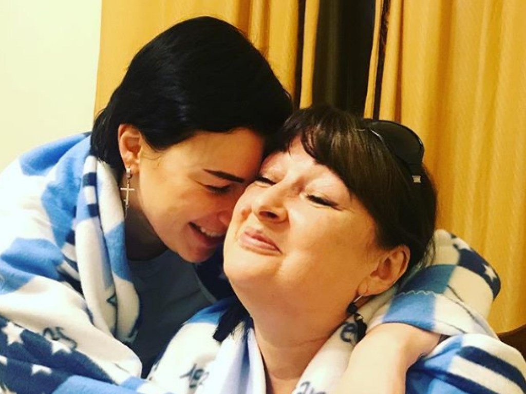 Анастасия Приходько показала трогательное фото с мамой (ФОТО)