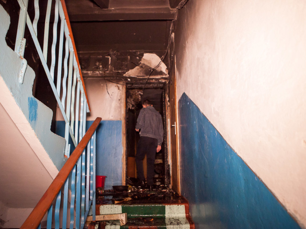 Жилая квартира сгорела в Днепре: пострадала пожилая женщина (ФОТО)