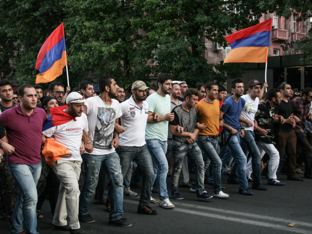 Протесты в Ереване: задержаны 84 человека (ВИДЕО)