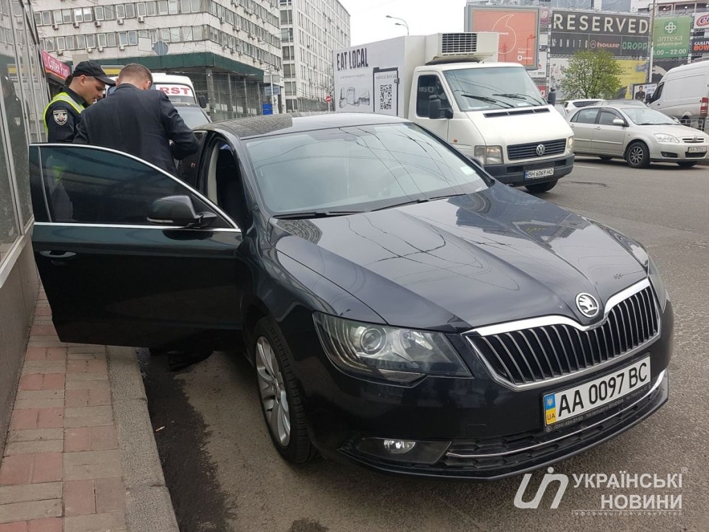 Киевские копы отпустили машину нарушителя из Верховного Суда, сославшись на оперталон (ФОТО, ВИДЕО)