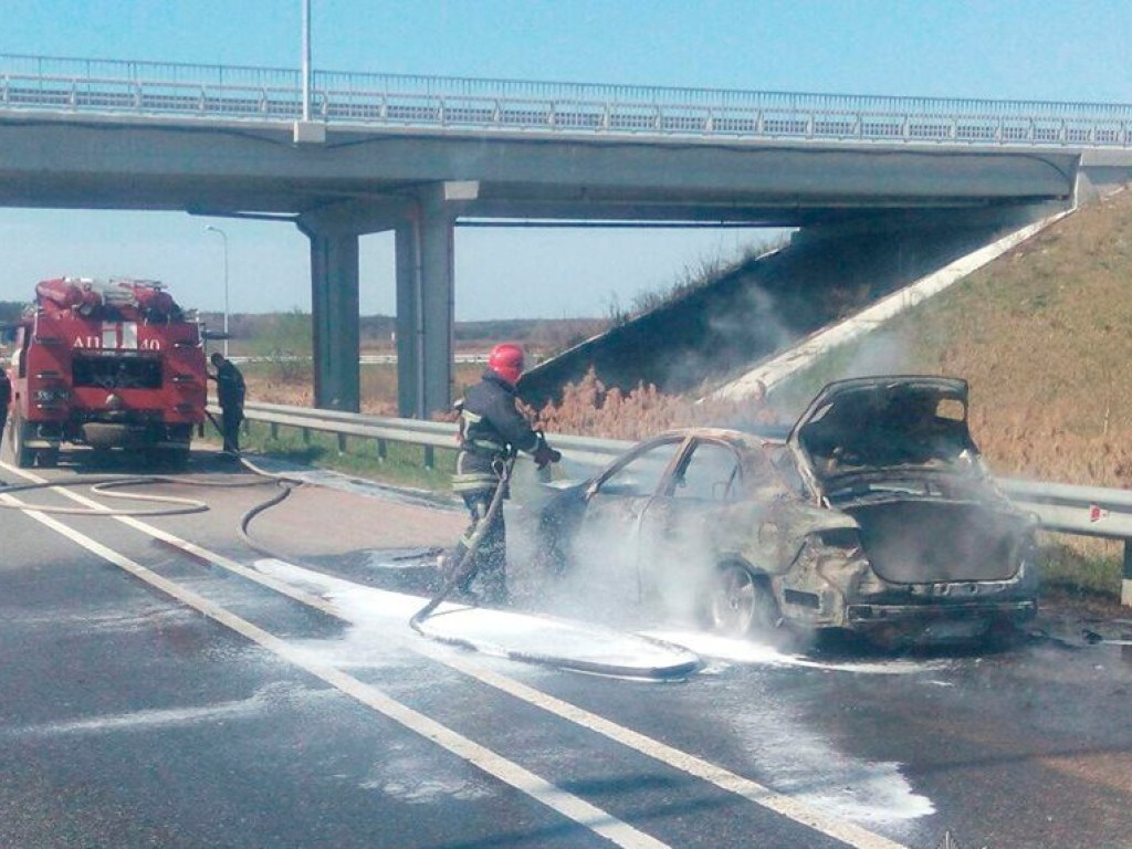 В Житомирской области на автодороге «Киев &#8212; Чоп» загорелся автомобиль
