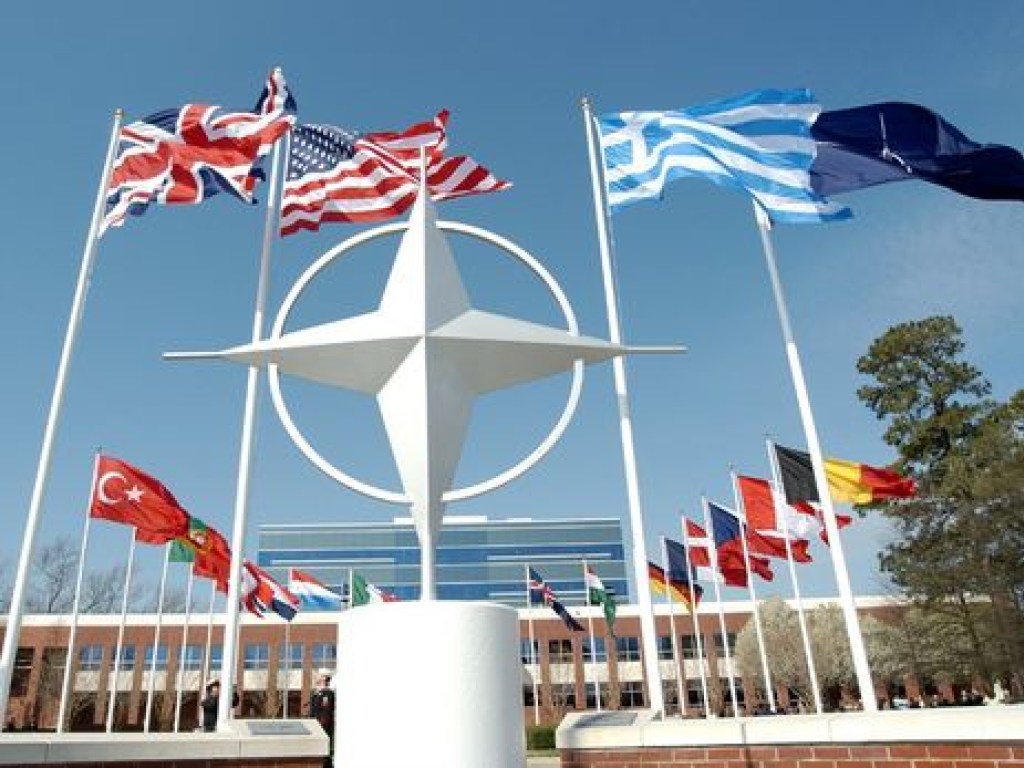 Комитет НАТО готов поддерживать Киев оружием
