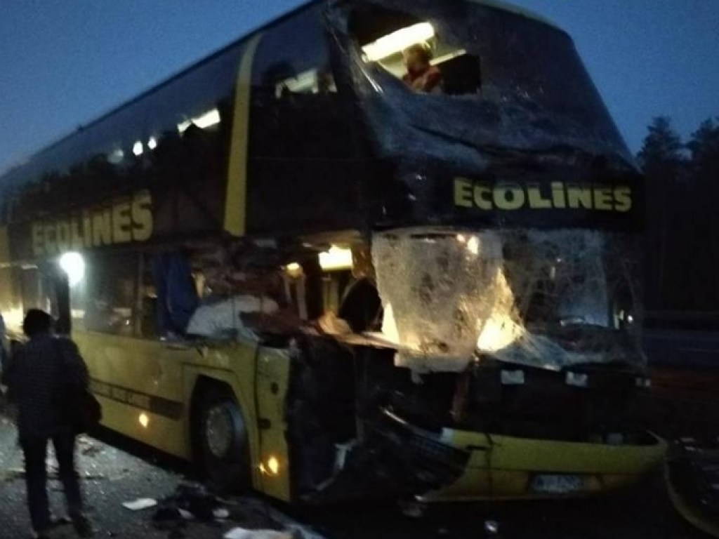 В Чехии автобус с украинцами попал в ДТП, есть пострадавшие (ФОТО)